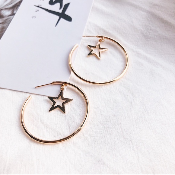 💕Gold Chic Star Hoop Earrings - Picture 6 of 6